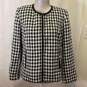 Black and white houndstooth zipper blazer